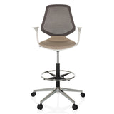 Silla de mostrador TOP WORK STYLE beige con respaldo de malla, aro reposapiés y base de cinco ruedas de hjh OFFICE – vista de 360° (vista frontal 0°)