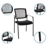 Silla de confidente negra MEET B con respaldo de malla, reposabrazos y asiento acolchado de hjh OFFICE