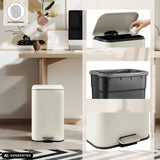 Papelera Clean 1 beige con pedal, cubo interior y tapa abierta de hjh OFFICE (imagen generada por IA)