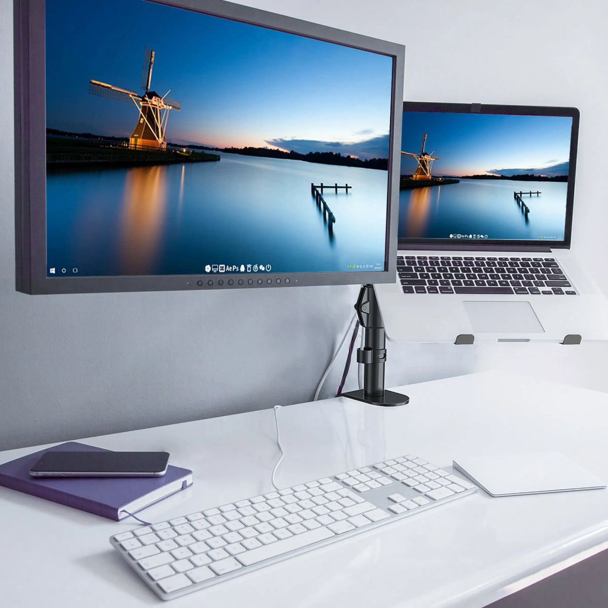 Soporte de monitor VM-MH2 negro con una pantalla acoplada sobre un escritorio blanco de hjh OFFICE