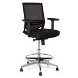 Silla de mostrador TOP WORK 77 negra con respaldo de malla, reposapiés y cinco deslizadores de hjh OFFICE – vista de 360° (vista frontal en diagonal 40°)