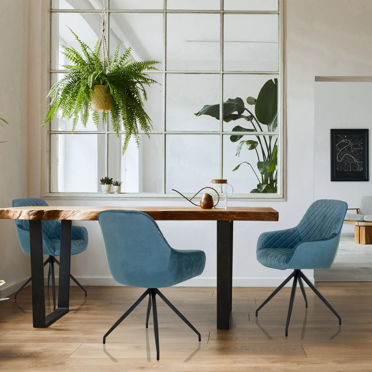 Sillas tapizadas ELVERUM en color azul grisáceo con asiento acolchado y patas de metal negras de hjh LIVING