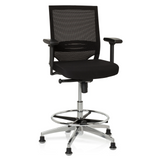 Silla de mostrador TOP WORK 77 negra con respaldo de malla, reposapiés y cinco deslizadores de hjh OFFICE – vista de 360° (vista frontal 20°)