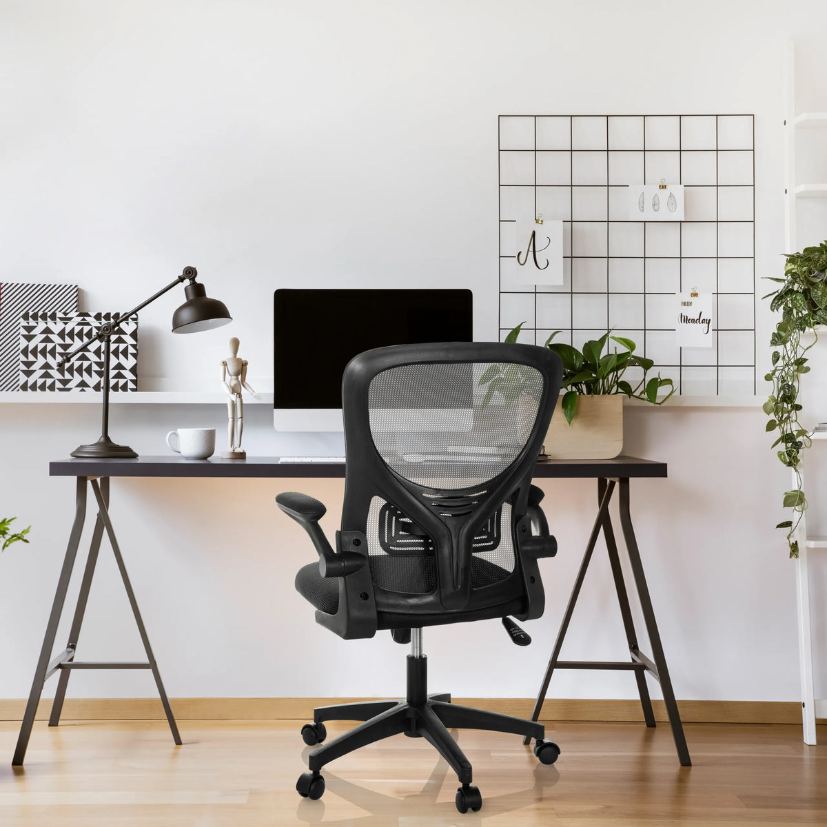 Silla Home Office BELIO negra con respaldo de malla y reposabrazos de hjh OFFICE