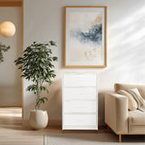 Cómoda blanca ESTORIA con cuatro cajones en un salón luminoso de hjh LIVING