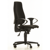 Silla de oficina profesional SYDNEY PRO negra con reposabrazos y base de cinco ruedas de Topstar – vista de 360° (vista frontal en diagonal 60°)