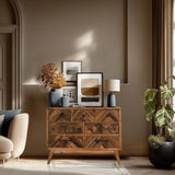 Aparador SANTJAGO WOOD XL de madera marrón oscuro con patrón de espiga y tiradores negros de hjh LIVING