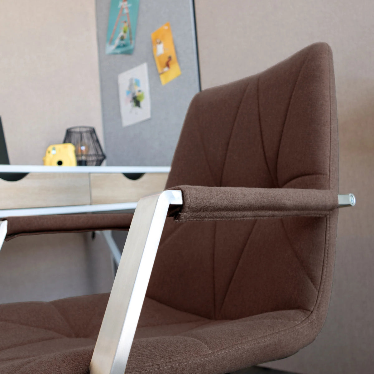 Reposabrazos con tapicería marrón de la Silla Home Office SARANTO II de hjh OFFICE