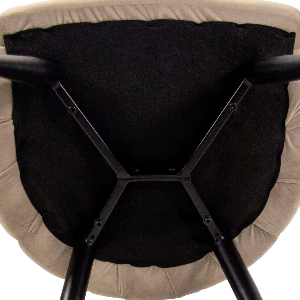Parte inferior de la estructura y del asiento de la Silla de comedor SCALLORE en beige de hjh LIVING