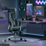 Silla de oficina profesional S100-M301 negra con respaldo de malla y reposabrazos en una sala de juegos de Sihoo (imagen generada por IA)