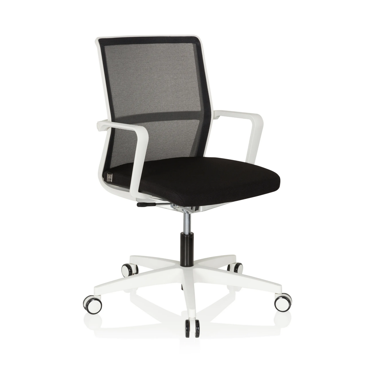 Silla de oficina profesional MOVE-TEC NET 3D W en blanco y negro con respaldo de malla y base blanca de cinco ruedas de hjh OFFICE – vista de 360° (vista frontal en diagonal 40°)