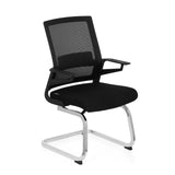 Silla de viga voladiza INVENTOR V negra con respaldo de malla, reposabrazos y base de patín de hjh OFFICE – vista de 360° (vista frontal en diagonal 40°)