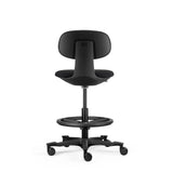 Vista trasera de la silla de trabajo WORK MF2 negra con aro reposapiés y ruedas de hjh OFFICE