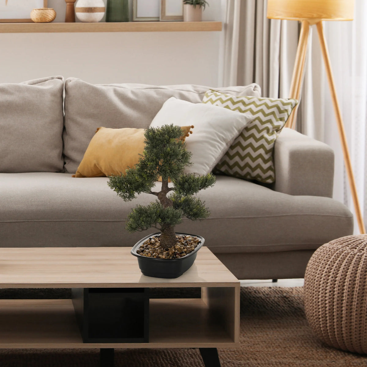 Planta artificial BONSAI en forma de un pequeño bonsái con hojas verdes en una maceta negra de hjh OFFICE