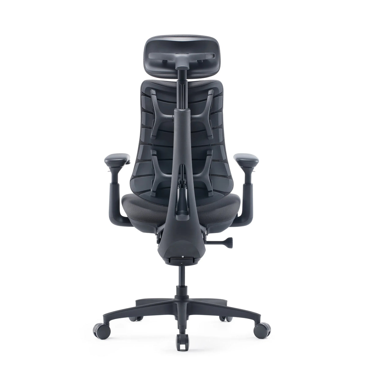Vista posterior de la silla alta gama LiberNovo Omni Gen en gris oscuro con reposacabezas y base de estrella de Libernovo