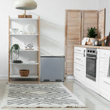 Papelera gris Clean 13 en una cocina junto a un estante blanco de hjh OFFICE