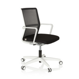 Silla de oficina profesional MOVE-TEC NET 3D W en blanco y negro con respaldo de malla y base blanca de cinco ruedas de hjh OFFICE – vista de 360° (vista frontal en diagonal 60°)