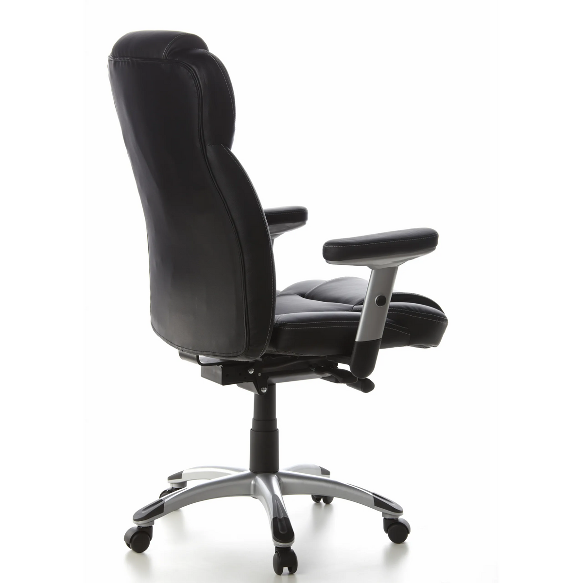 Sillón de oficina profesional EMBASSY 200 L negro con reposabrazos y base plateada de cinco ruedas de hjh OFFICE – vista de 360° (vista trasera en diagonal 120°)