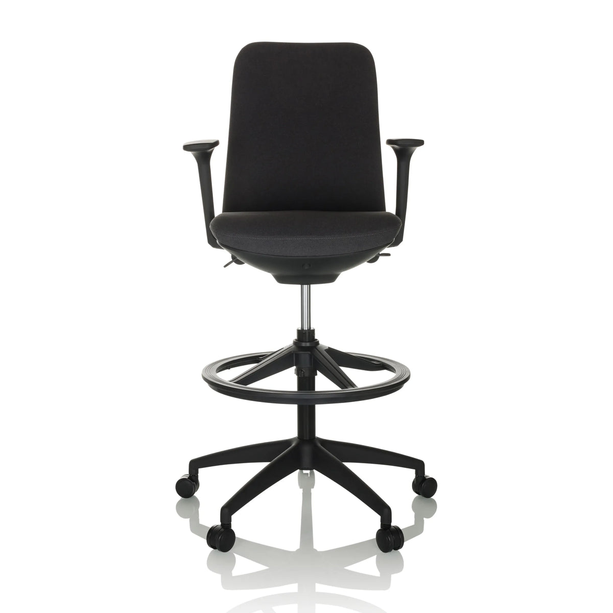 Silla de mostrador NESTORA WORK negra con reposabrazos, aro reposapiés y base de cinco ruedas de hjh OFFICE – vista de 360° (vista frontal 0°)