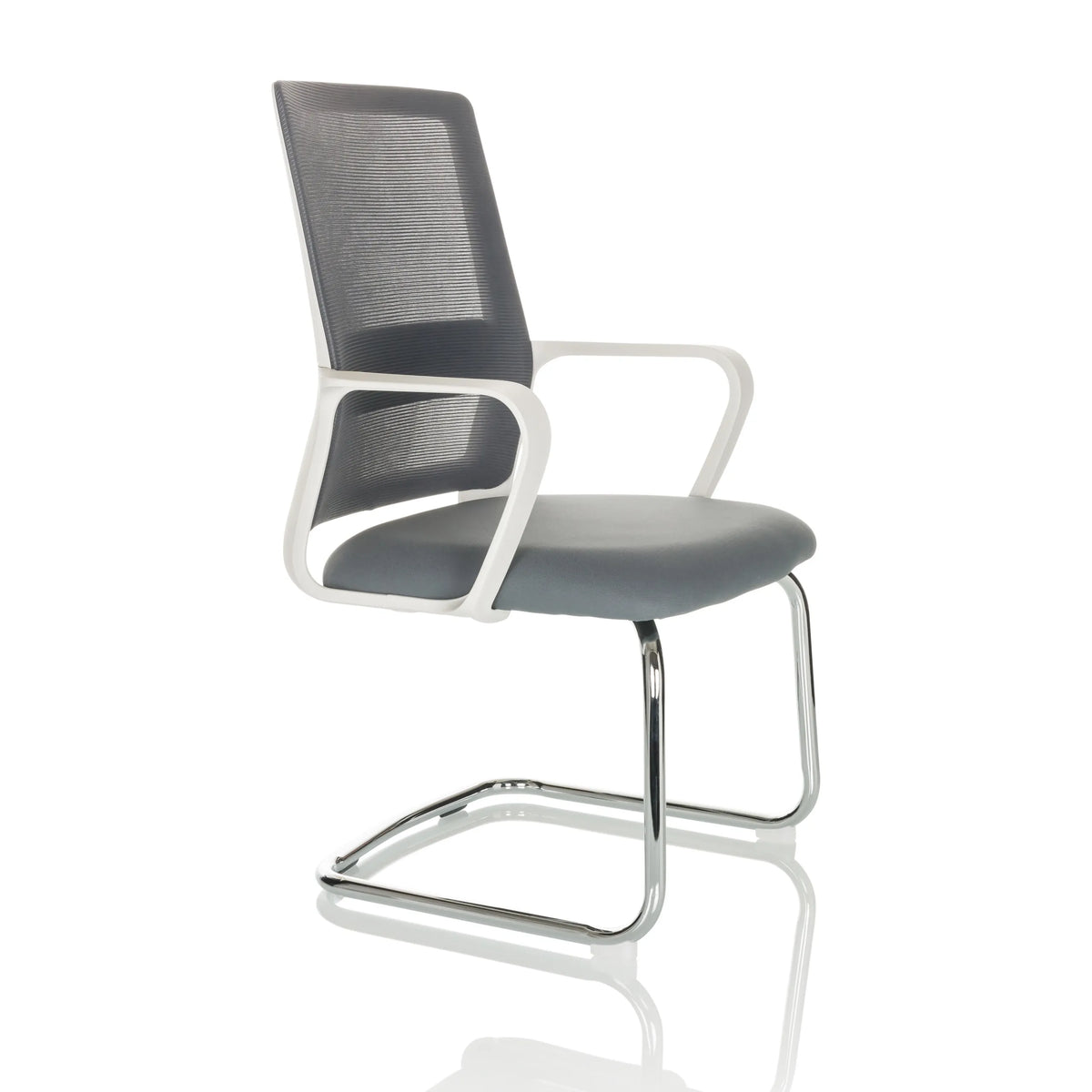 Silla de viga voladiza VISITER W gris con respaldo de malla, reposabrazos y estructura cromada de hjh OFFICE – vista de 360° (vista frontal en diagonal 60°)