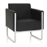 Sillón tapizado negro ARUBA STEP con costuras de diamante y estructura plateada de hjh OFFICE – vista de 360° (vista frontal 20°)