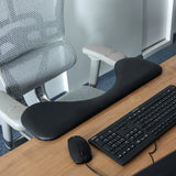 Apoyabrazos RELEX RT2 negro sobre un escritorio junto a un teclado y un ratón de ordenador de hjh OFFICE