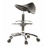 Taburete de silla de montar TOP WORK 13 negro con aro reposapiés y base de cinco ruedas de hjh OFFICE – vista de 360° (vista trasera en diagonal 120°)