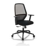Silla de oficina profesional CARLOW I negra con respaldo de malla y base de cinco ruedas de hjh OFFICE – vista de 360° (vista frontal en diagonal 30°)