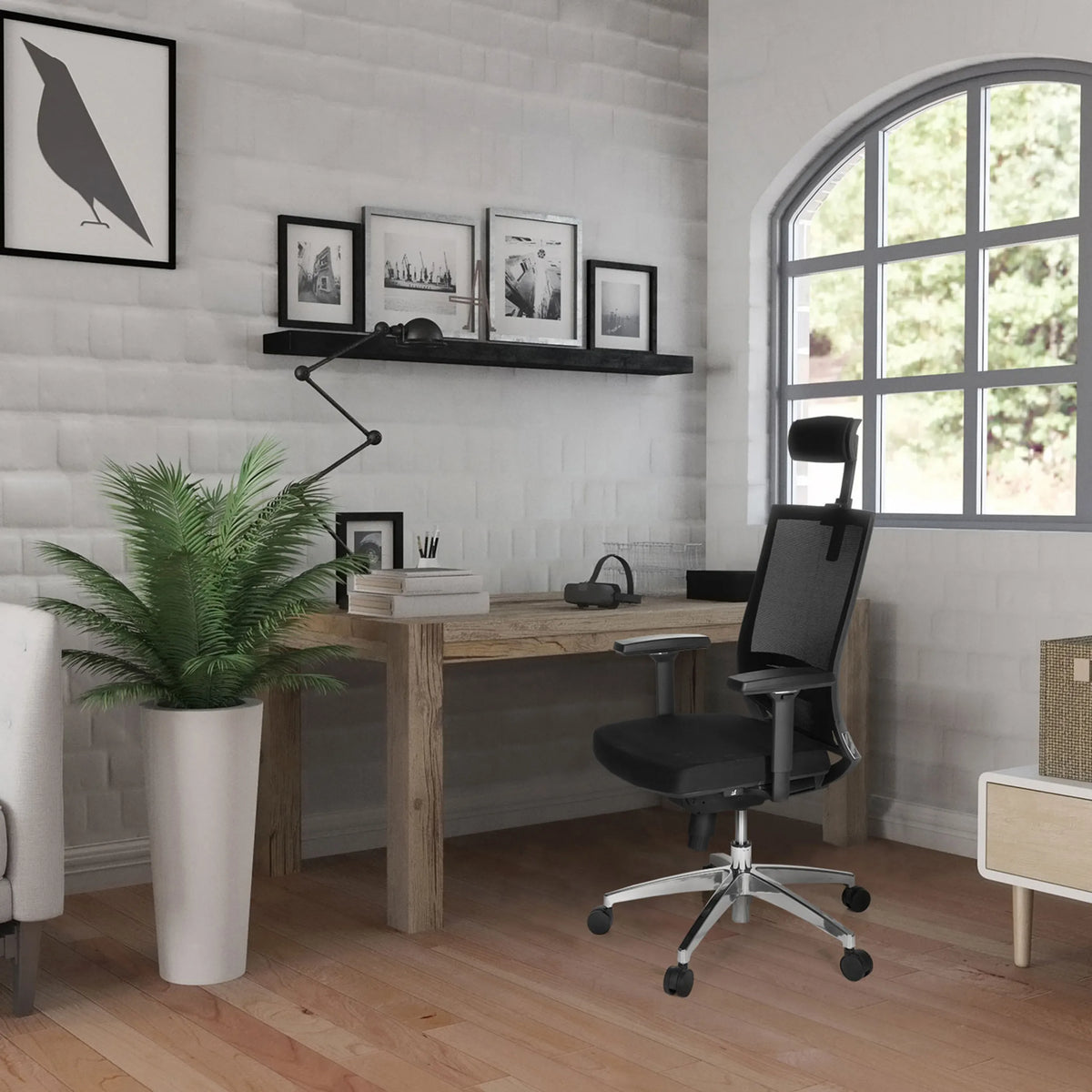 Silla de oficina profesional PORTO MAX HIGH con respaldo de malla y reposacabezas en negro de hjh OFFICE