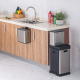 Papelera CLEAN 3 en color plata con capacidad de 32 litros en una cocina de hjh OFFICE