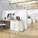 Papelera beige CLEAN XV con capacidad de 50 litros junto a un escritorio blanco de hjh OFFICE