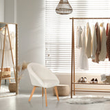 Silla tapizada blanca SCANDI TED con patas de madera clara en una habitación luminosa de hjh LIVING