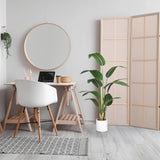 Planta artificial verde STRELITZIA en una maceta blanca en una habitación luminosa de hjh OFFICE