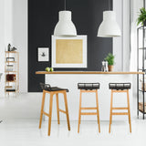 Tres taburetes de bar LONSO W con estructura de roble y asientos negros de hjh OFFICE