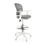 Silla de mostrador TOP WORK 108 W gris con respaldo de malla, aro reposapiés y base blanca de cinco ruedas de hjh OFFICE – vista de 360° (vista frontal en diagonal 60°)