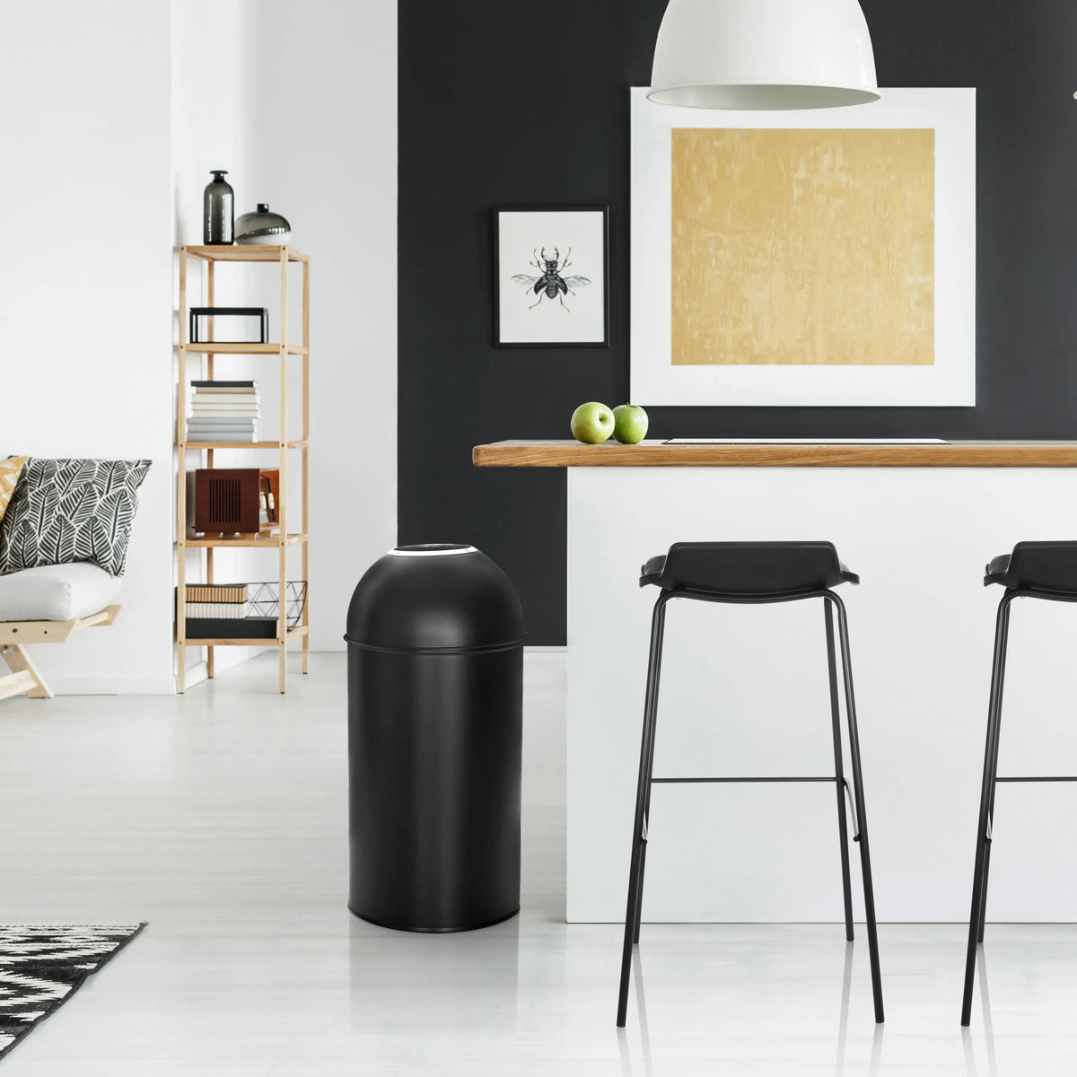 Papelera negra CLEAN OR 50 con una capacidad de 50 litros de hjh OFFICE