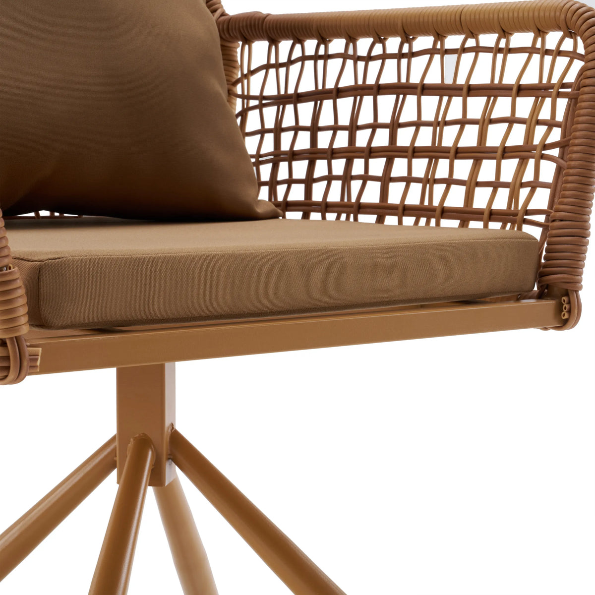 Reposabrazos y asiento trenzados de la silla tapizada Tavaro Korvik en marrón de hjh LIVING