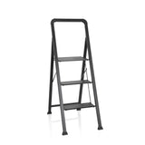 Escalera plegable SOLID W6 negra con tres peldaños y un asa de hjh OFFICE – vista de 360° (vista frontal 20°)