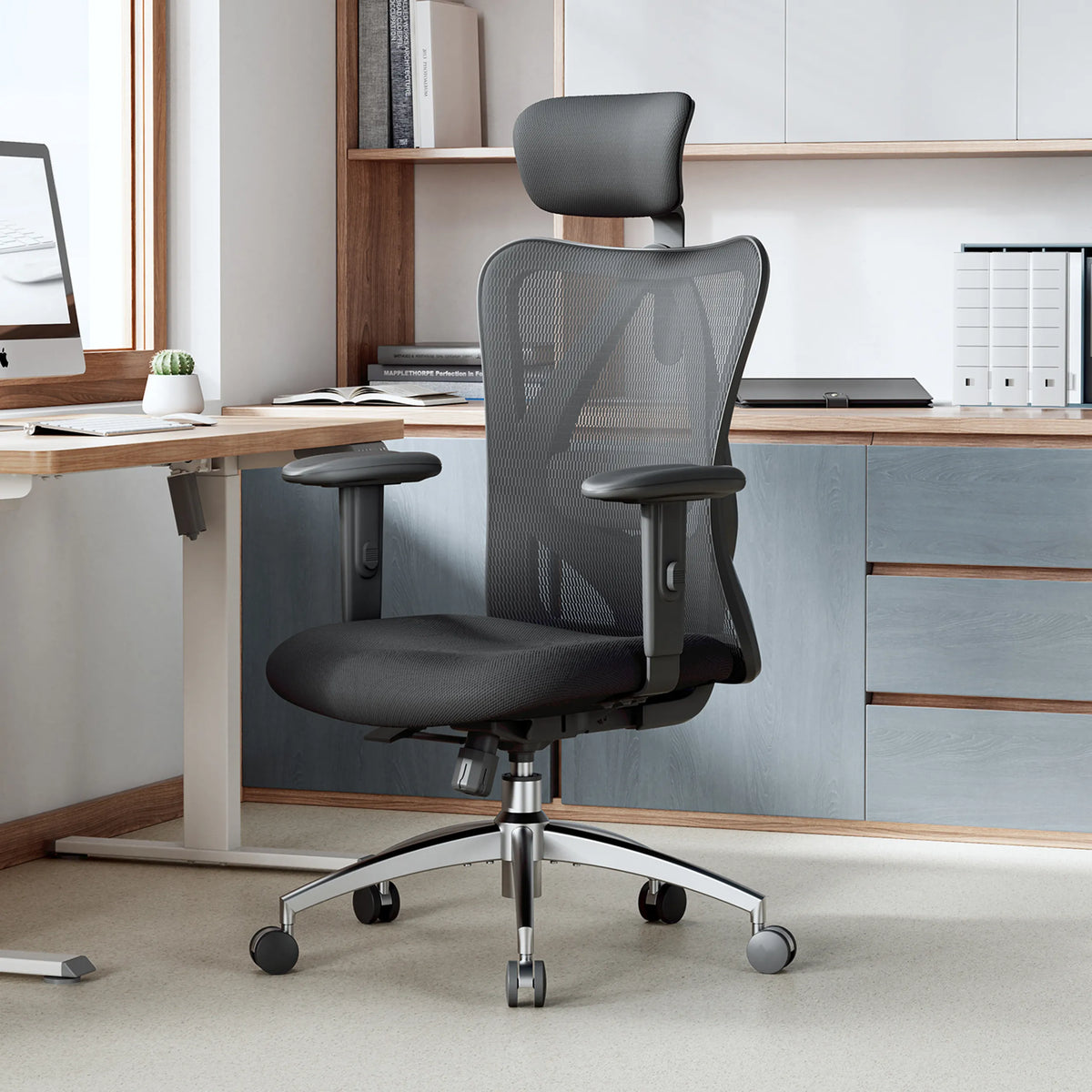 Silla de oficina profesional M18-M148 negra con respaldo de malla y reposacabezas de Sihoo