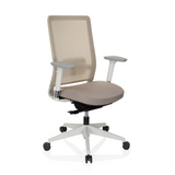 Silla de oficina profesional PURE WHITE beige con respaldo de malla y base de cinco ruedas de hjh OFFICE – vista de 360° (vista frontal en diagonal 40°)