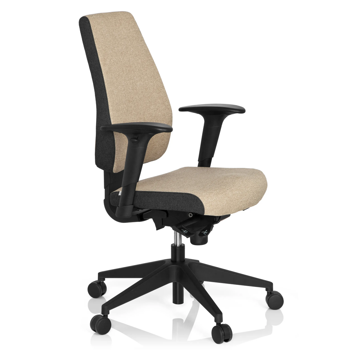 Silla de oficina profesional PRO-TEC 500 beige con reposabrazos y base negra de cinco ruedas de hjh OFFICE – vista de 360° (vista frontal en diagonal 60°)
