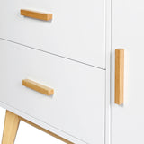 Frontales blancos con tiradores de madera clara del aparador TAROLO de hjh LIVING