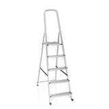 Escalera plegable SOLID III de aluminio plateada con cinco peldaños y asa de hjh OFFICE – vista de 360° (vista frontal 20°)