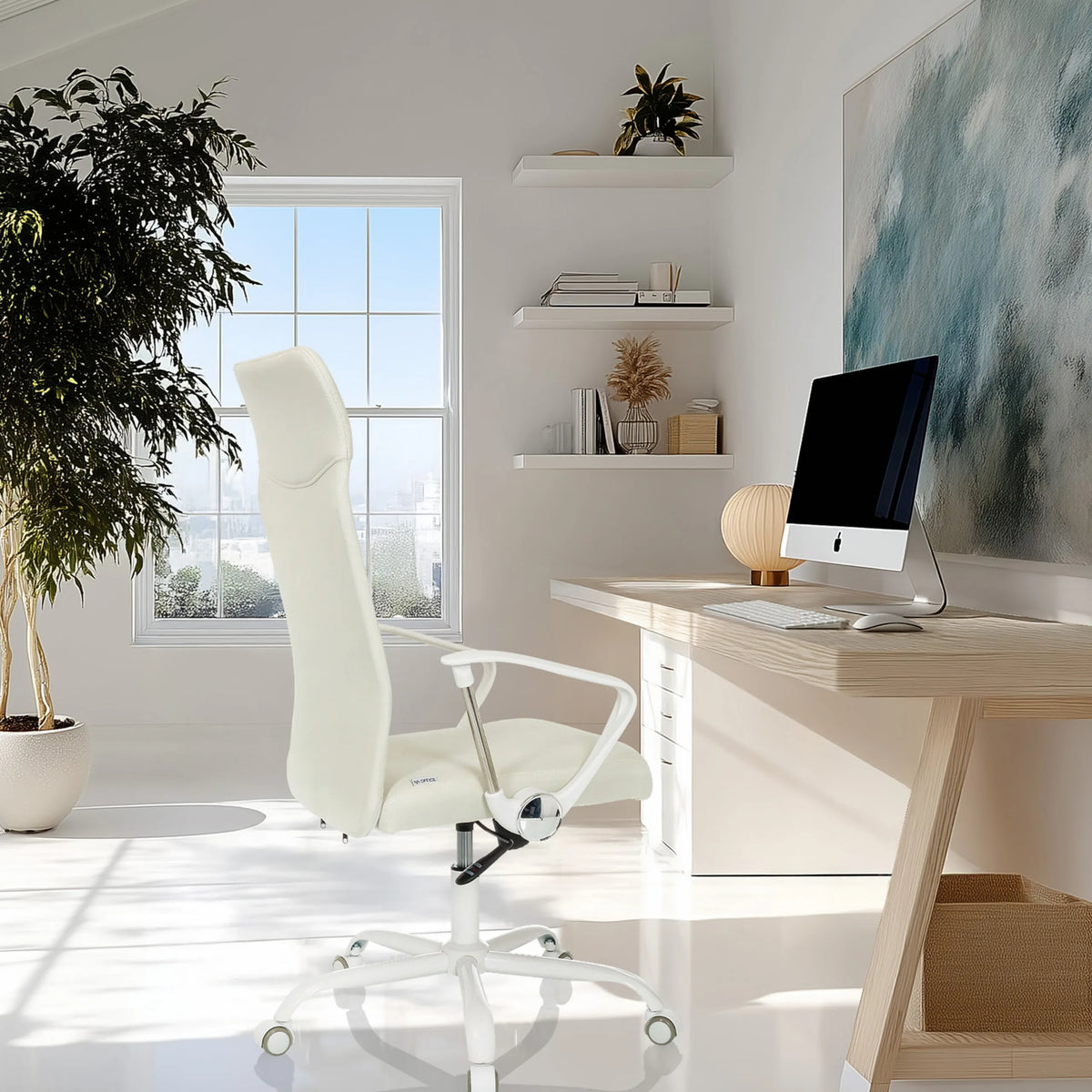Silla Home Office STRYKA W beige con reposabrazos blancos y base con ruedas de hjh OFFICE