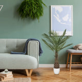Planta artificial verde DRACAENA en una maceta blanca sobre suelo de madera de hjh OFFICE