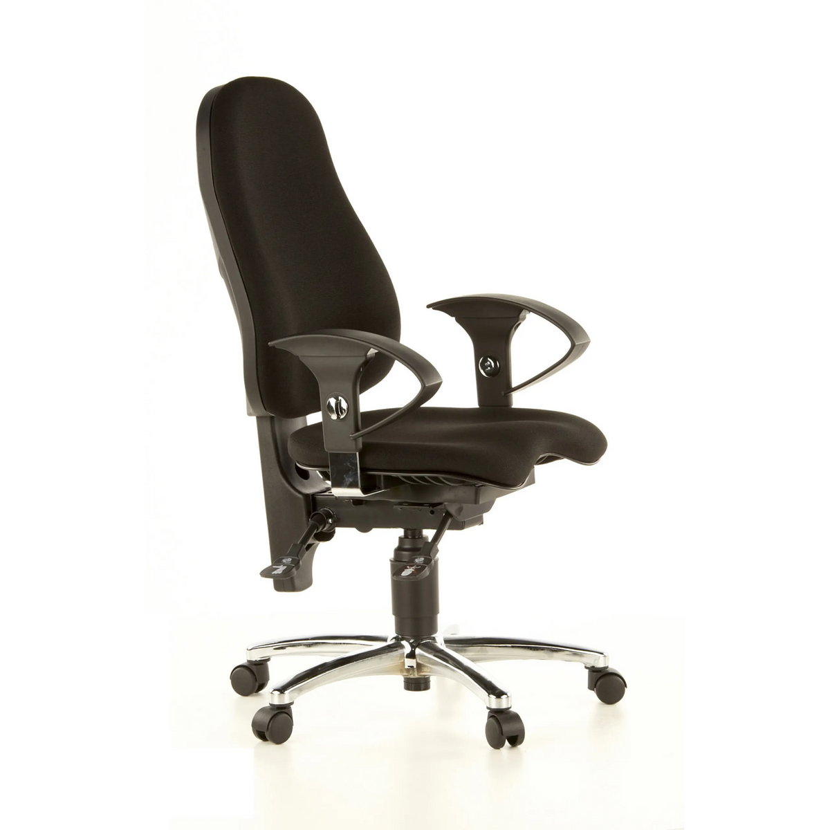 Silla de oficina profesional SITNESS 10 negra con reposabrazos y base de cinco ruedas de Topstar – vista de 360° (vista frontal en diagonal 60°)