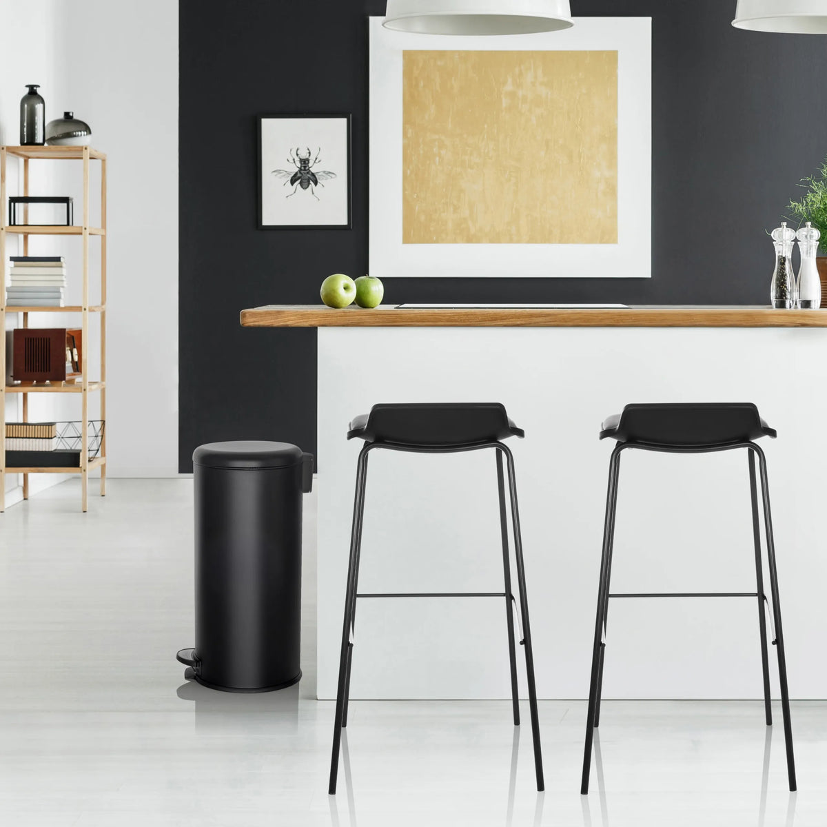 Papelera negra CLEAN STEP con capacidad de 30 litros de hjh OFFICE