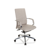 Silla de oficina profesional BESSONA beige con reposabrazos y base de cinco ruedas de hjh OFFICE – vista de 360° (vista frontal en diagonal 40°)