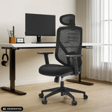 Silla Home Office BLACORE negra con respaldo de malla y reposacabezas de MyBuero (imagen generada por IA)
