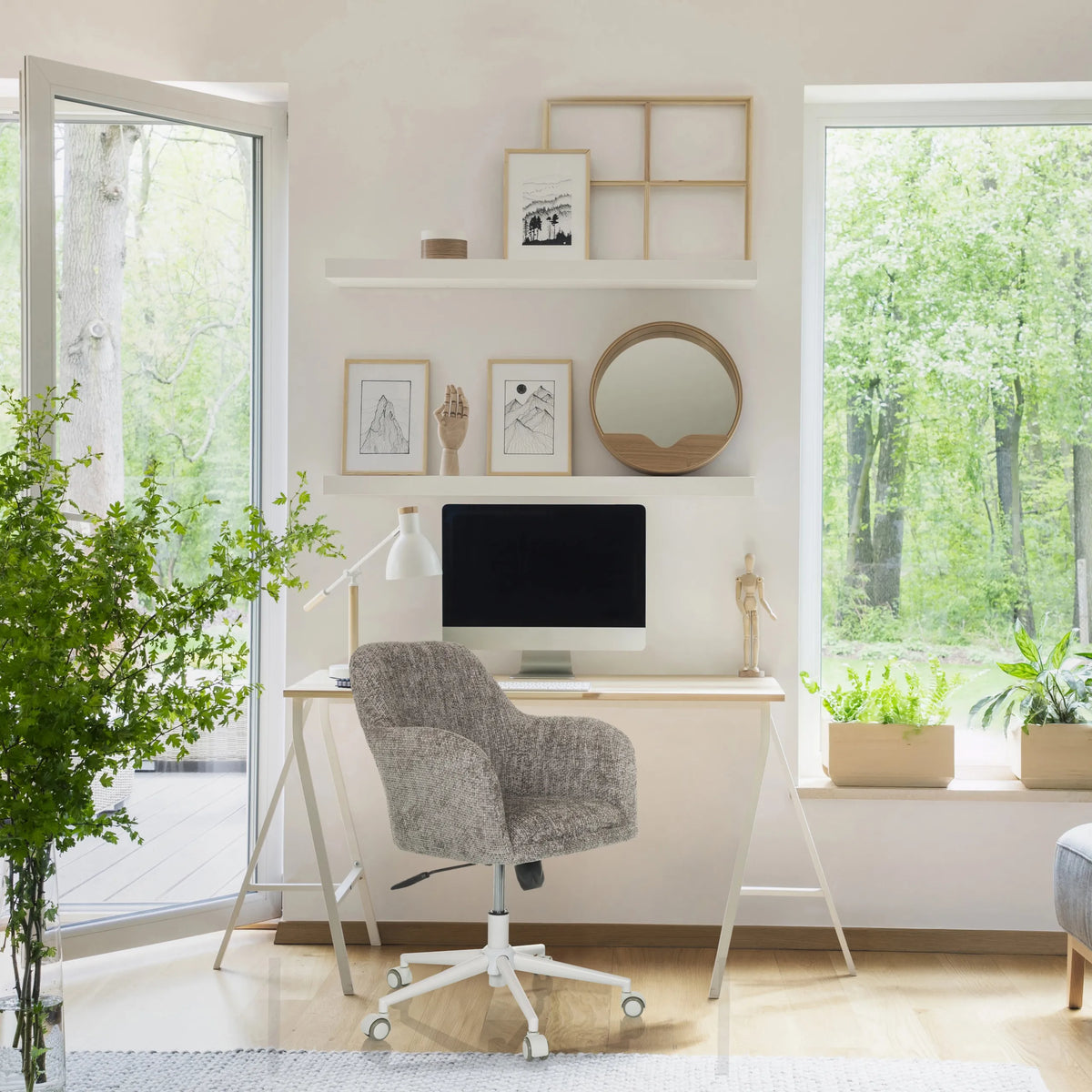 Silla Home Office SOLAO HOME en gris con tapicería de tela y base blanca en un escritorio de hjh LIVING